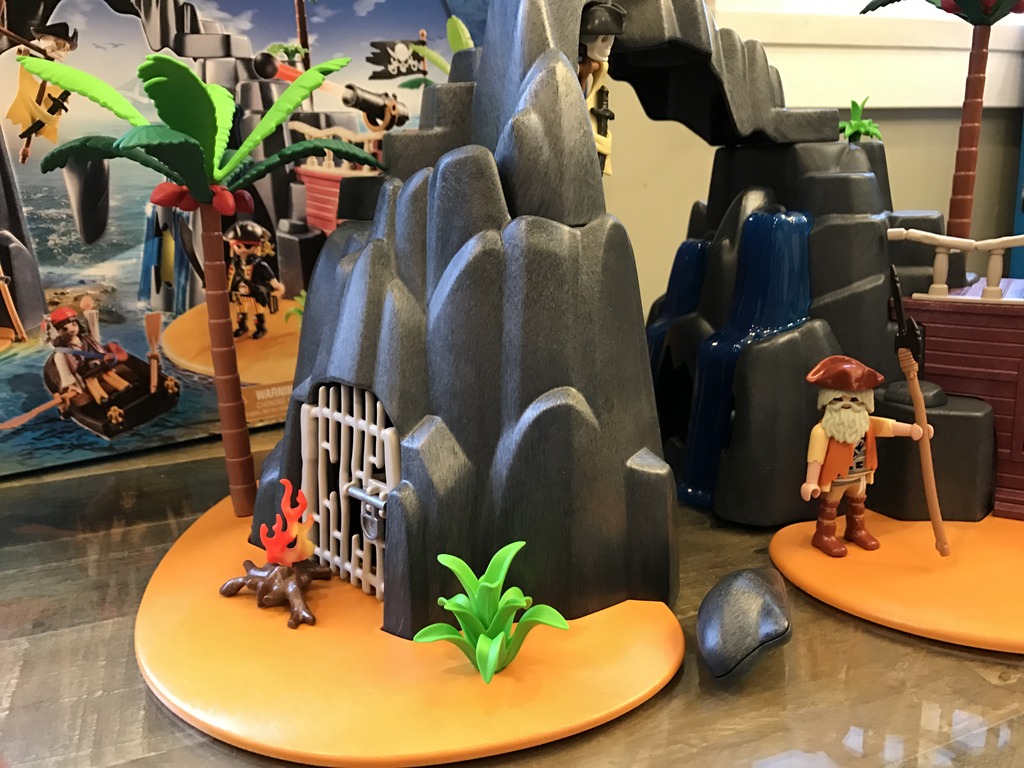 The New PLAYMOBIL Pirate Theme! {Giveaway}