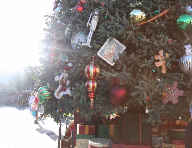 Visiting The Disneyland Resort During The Holiday Season