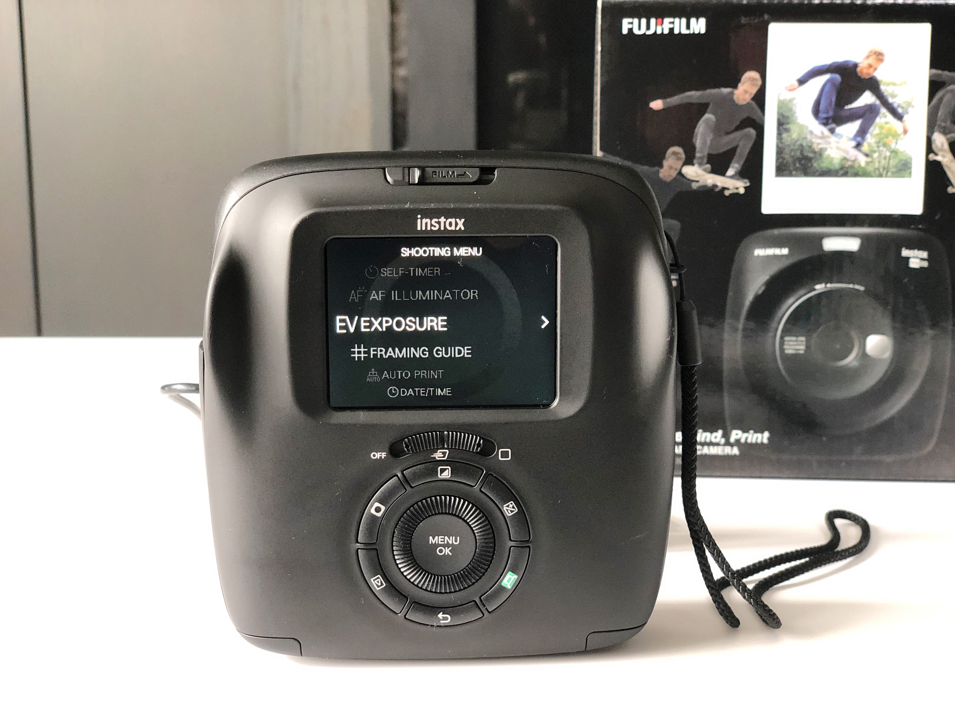 NEW Fujifilm instax Square SQ20 Review