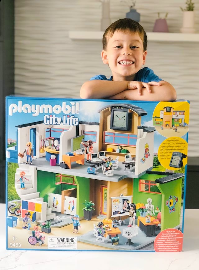 Måling Sæson Prædiken NEW Playmobil Furnished School Building Set Review - OneSmileyMonkey.com