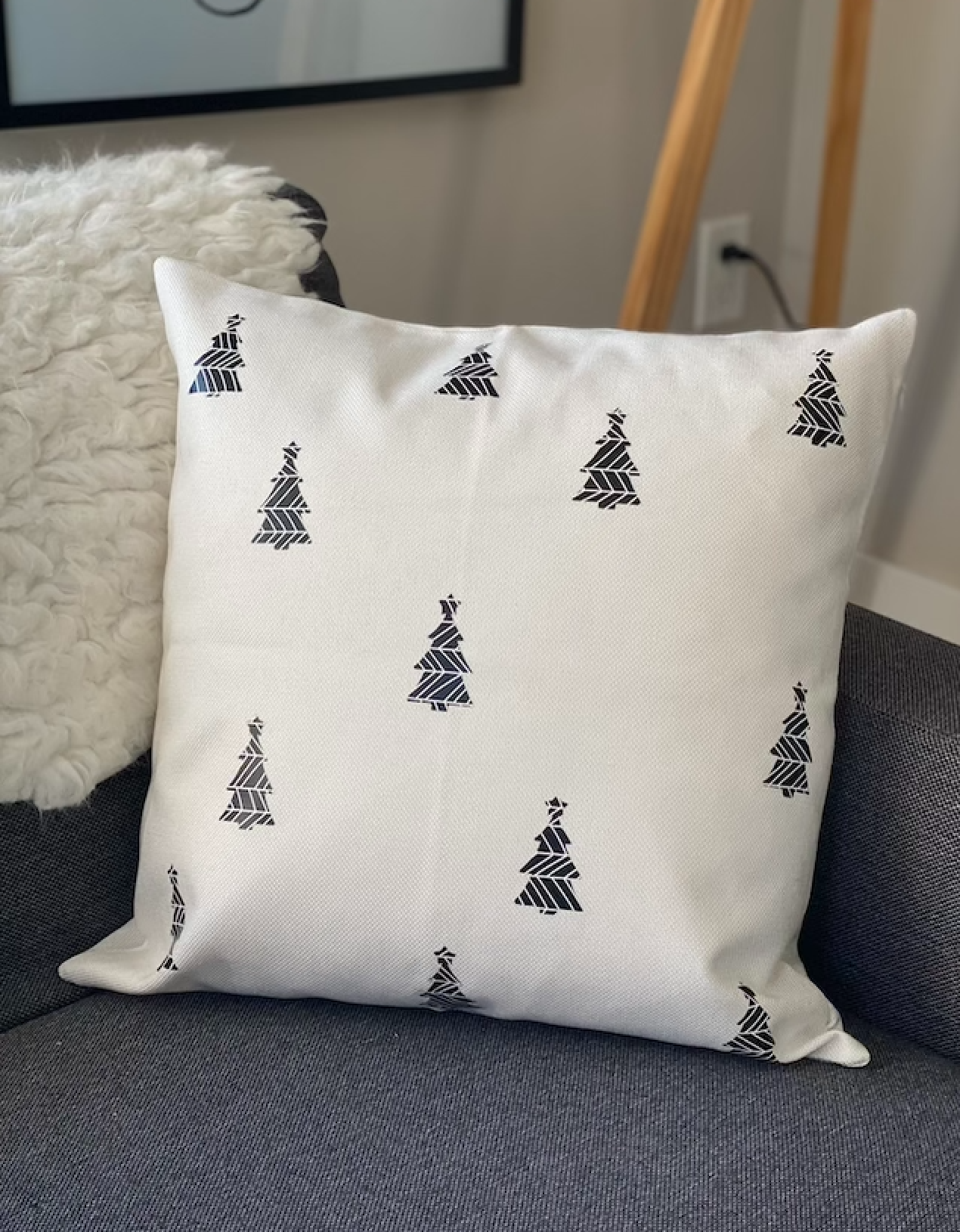 https://www.onesmileymonkey.com/wp-content/uploads/2020/11/Personalized-Minimalist-Scandinavian-Style-Holiday-Pillow-Gift-with-Cricut10.png