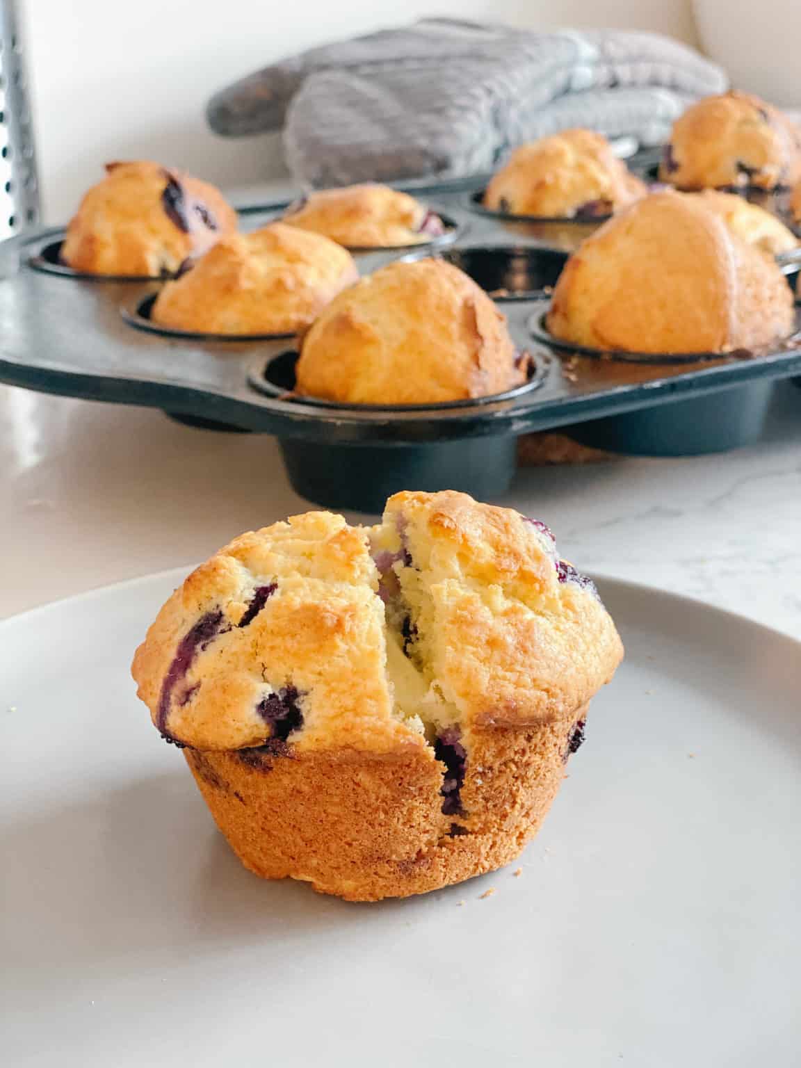 Easy and Delicious Blueberry Buttermilk Muffins Recipe
