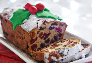 Delicious Light Christmas Cake Recipe