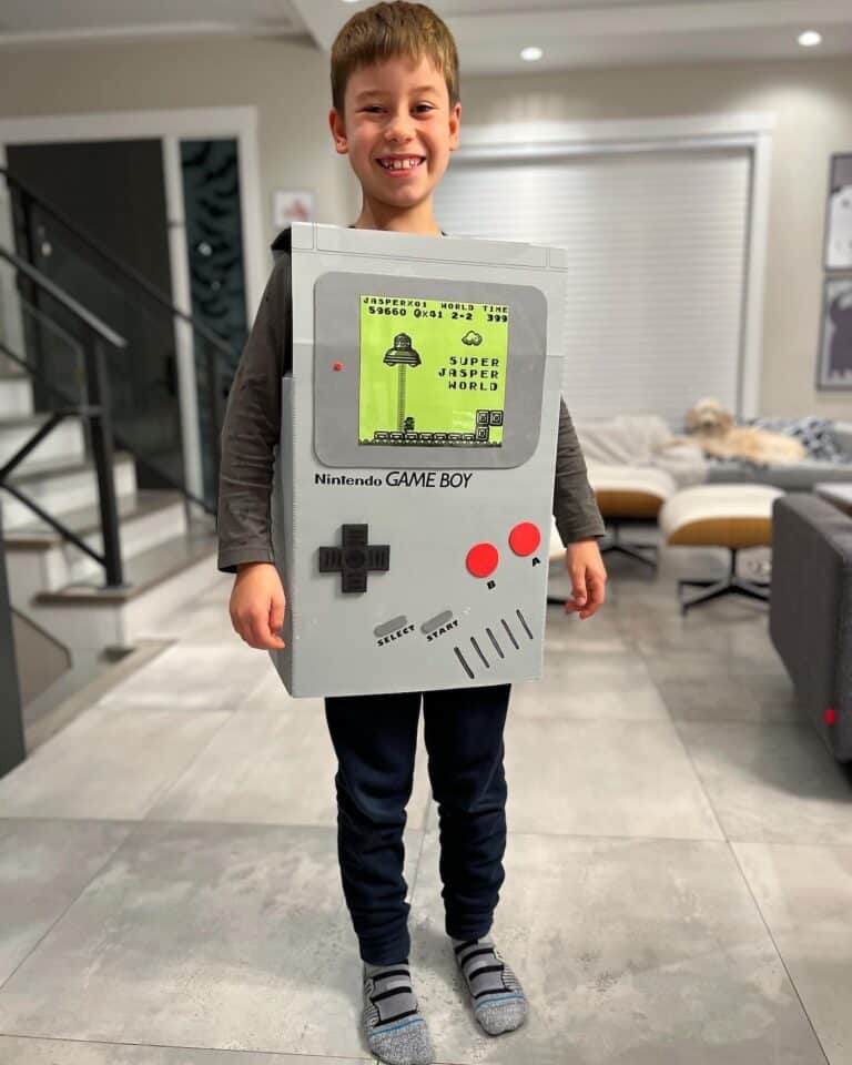 DIY Classic Game Boy Halloween Costume Idea