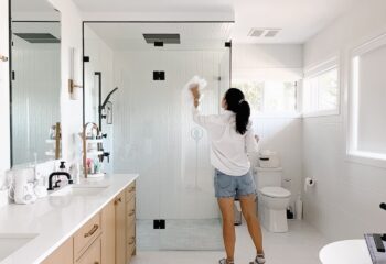 Eco-Friendly Bathroom Cleaning: Sparkling Tips for Gleaming Glass